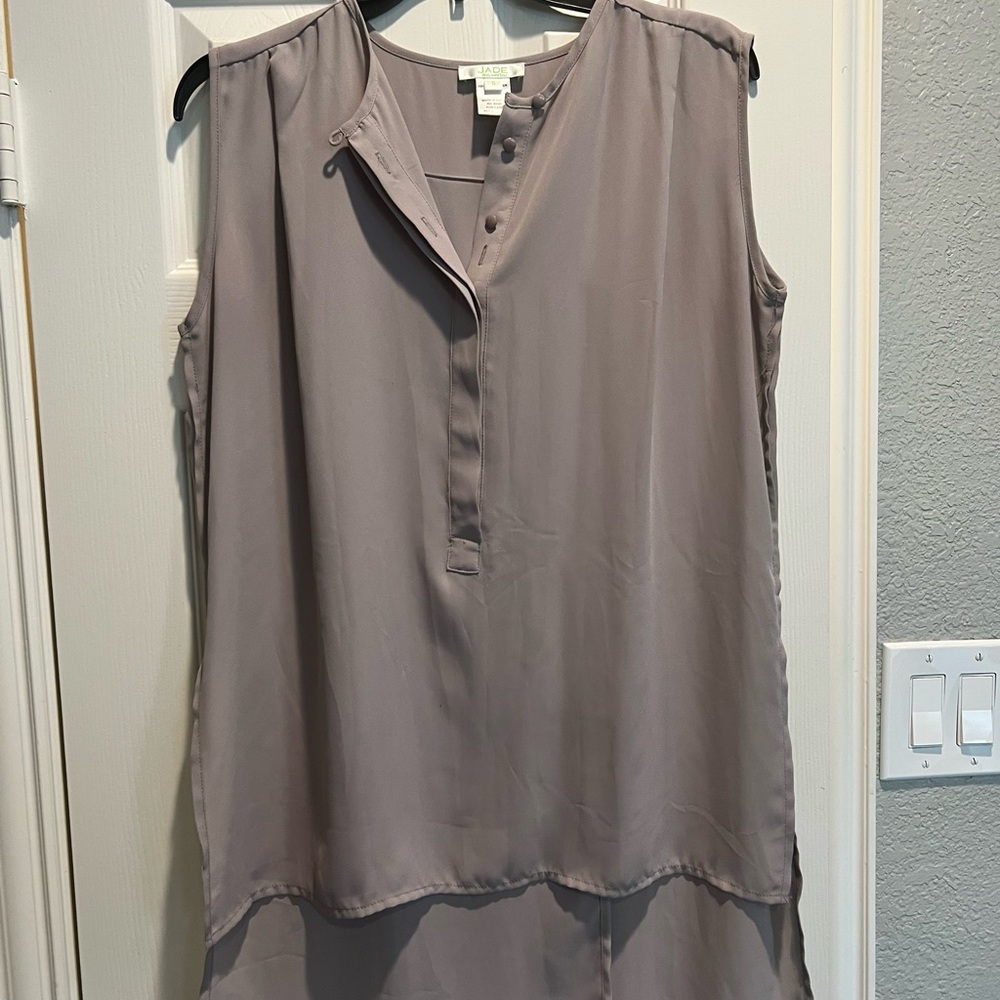 Women's Sleeveless Gray Top
